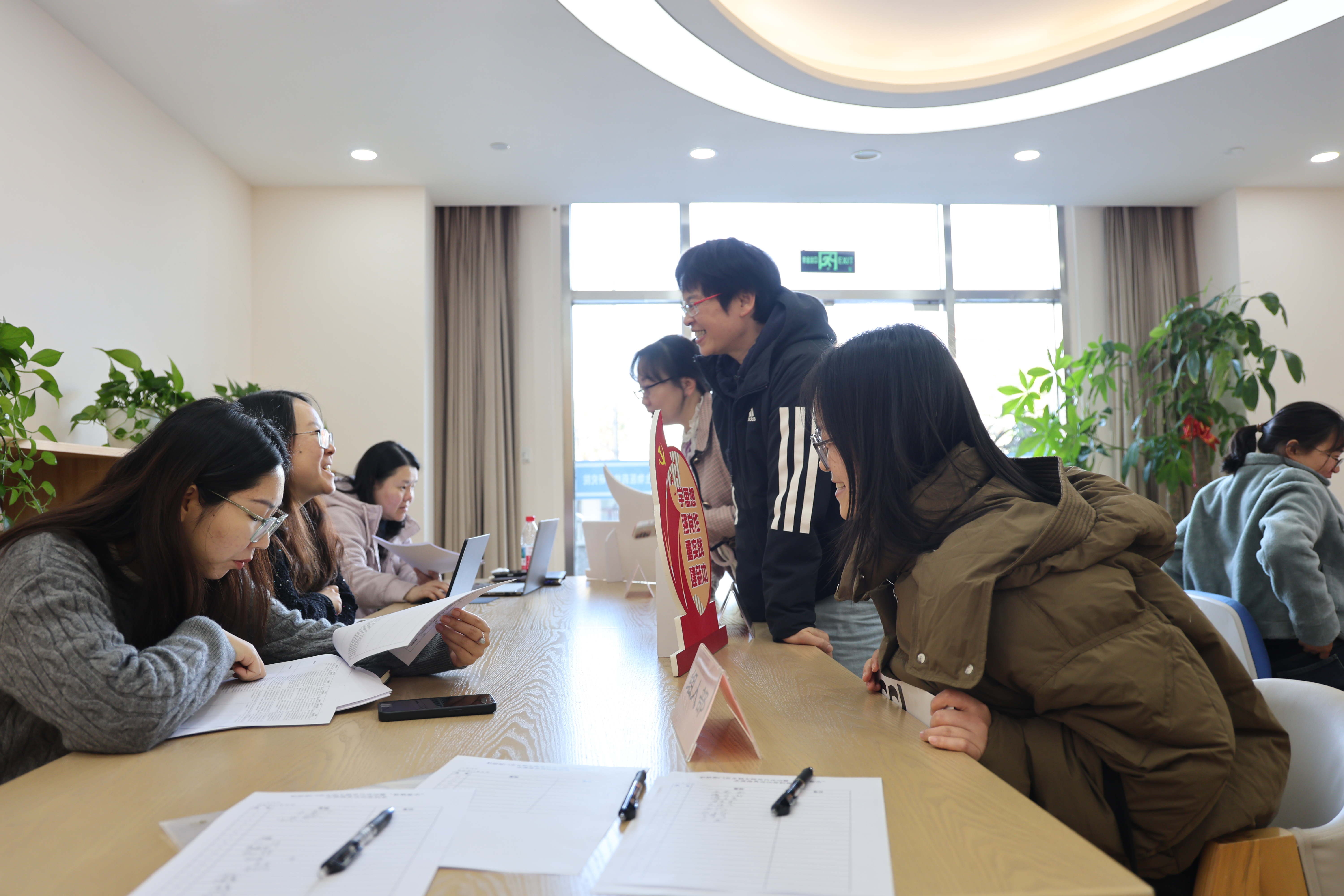我院职能部门党支部联合院团委开展“我为群众办实事”系列之“智慧集市”志愿服务活动两场 (2)_看图王.jpg