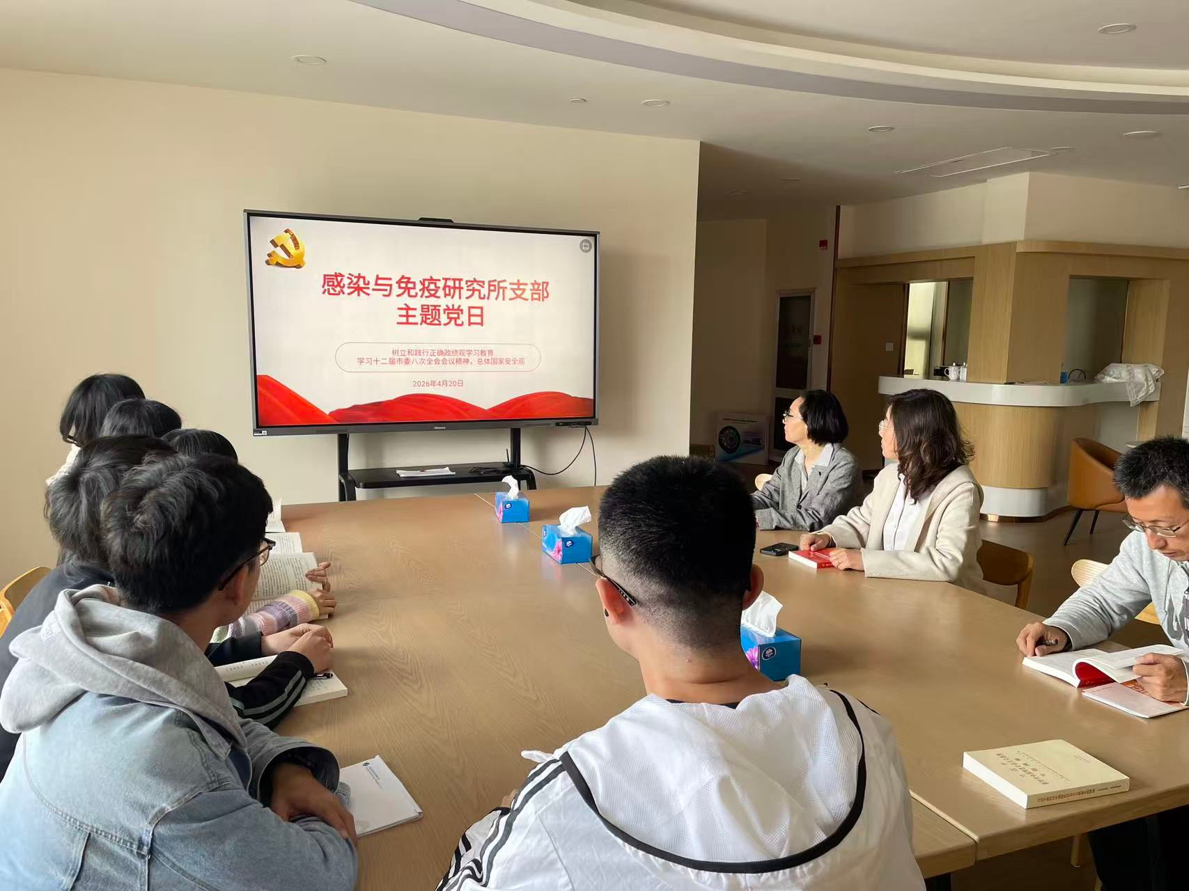 1777423000357043.jpg 践初心守安全 树政绩促融合 感染与免疫研究所支部开展党建系列活动1_看图王.jpg