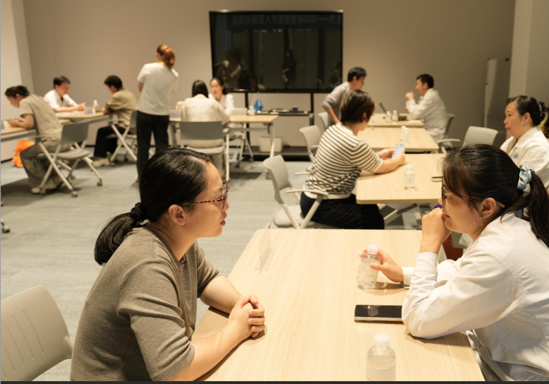 图1-闵行区生育力保护进企业进高校项目走进企业、工地与校园.png